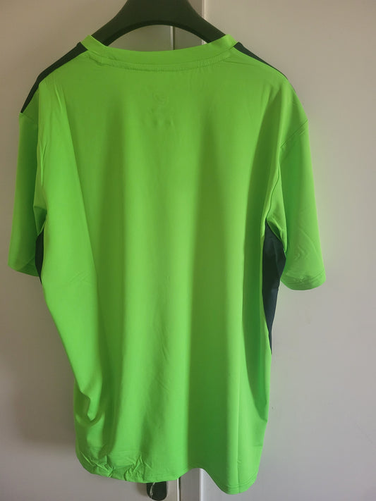 T shirt bull padel M neuf jamais servi, mais sans étiquette.