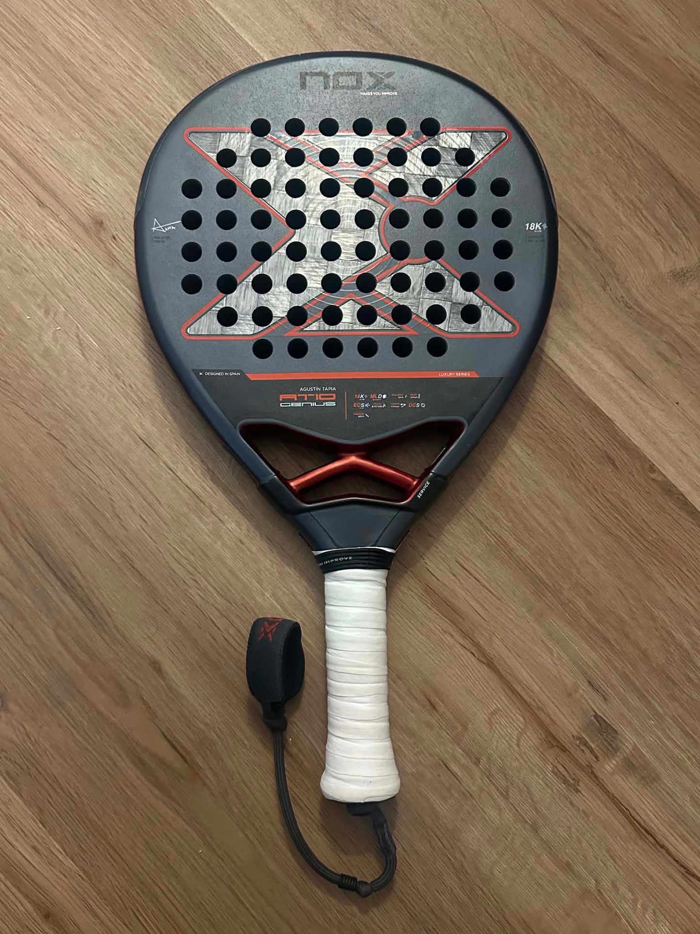 Raquette de padel Nox AT10 Genius 18K by Agustin Tapia 2025