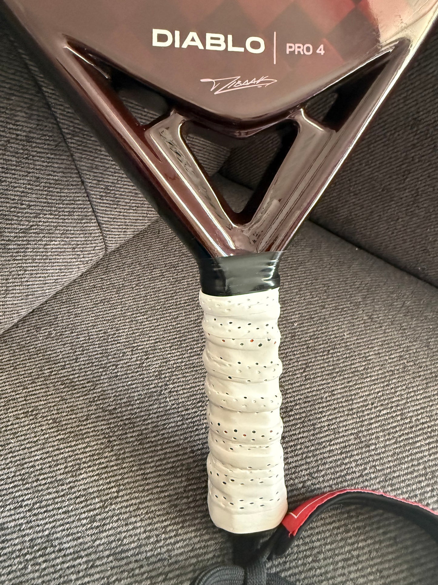 Raquette de padel Siux Diablo Pro 4 Tino Libaak 2025