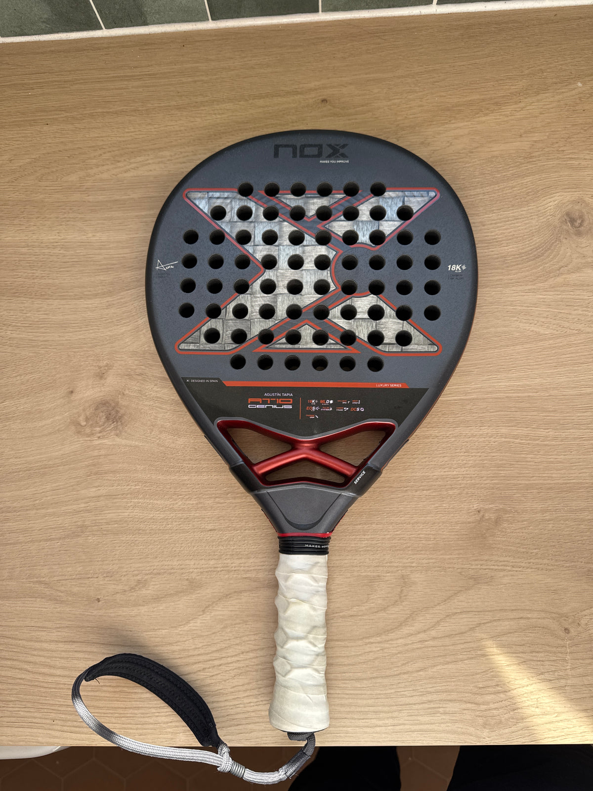 Raquette de padel Nox AT10 Genius 18K by Agustin Tapia 2025