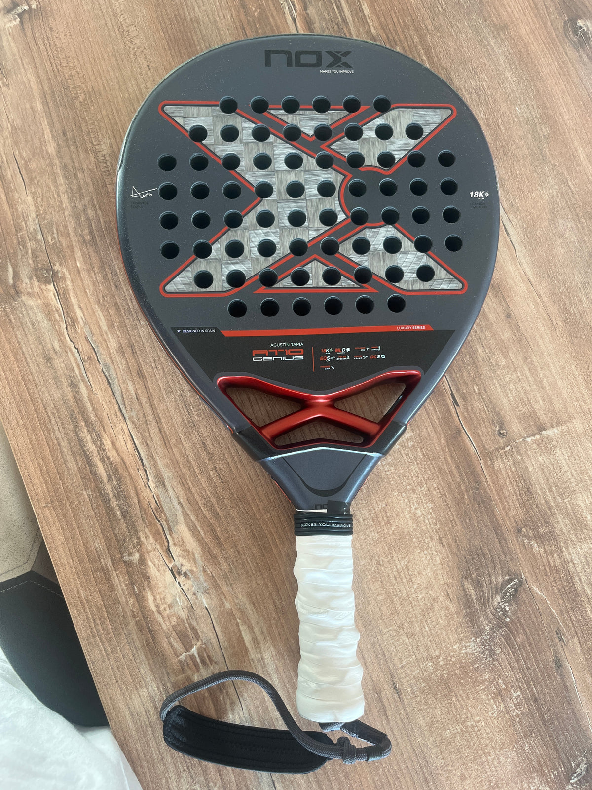 Raquette de padel Nox AT10 Genius 18K by Agustin Tapia 2025