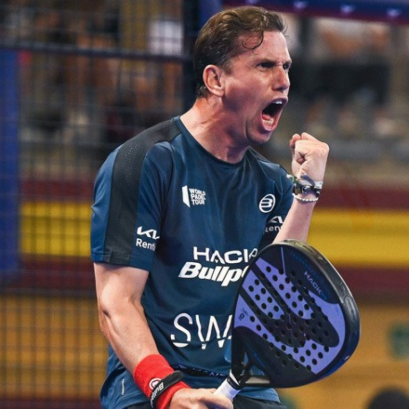 Raquette Bullpadel Hack 03 dédicacée par Paquito NAVARRO