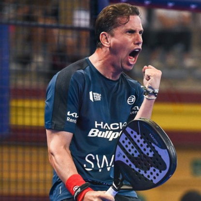 Raquette Bullpadel Hack 03 dédicacée par Paquito NAVARRO